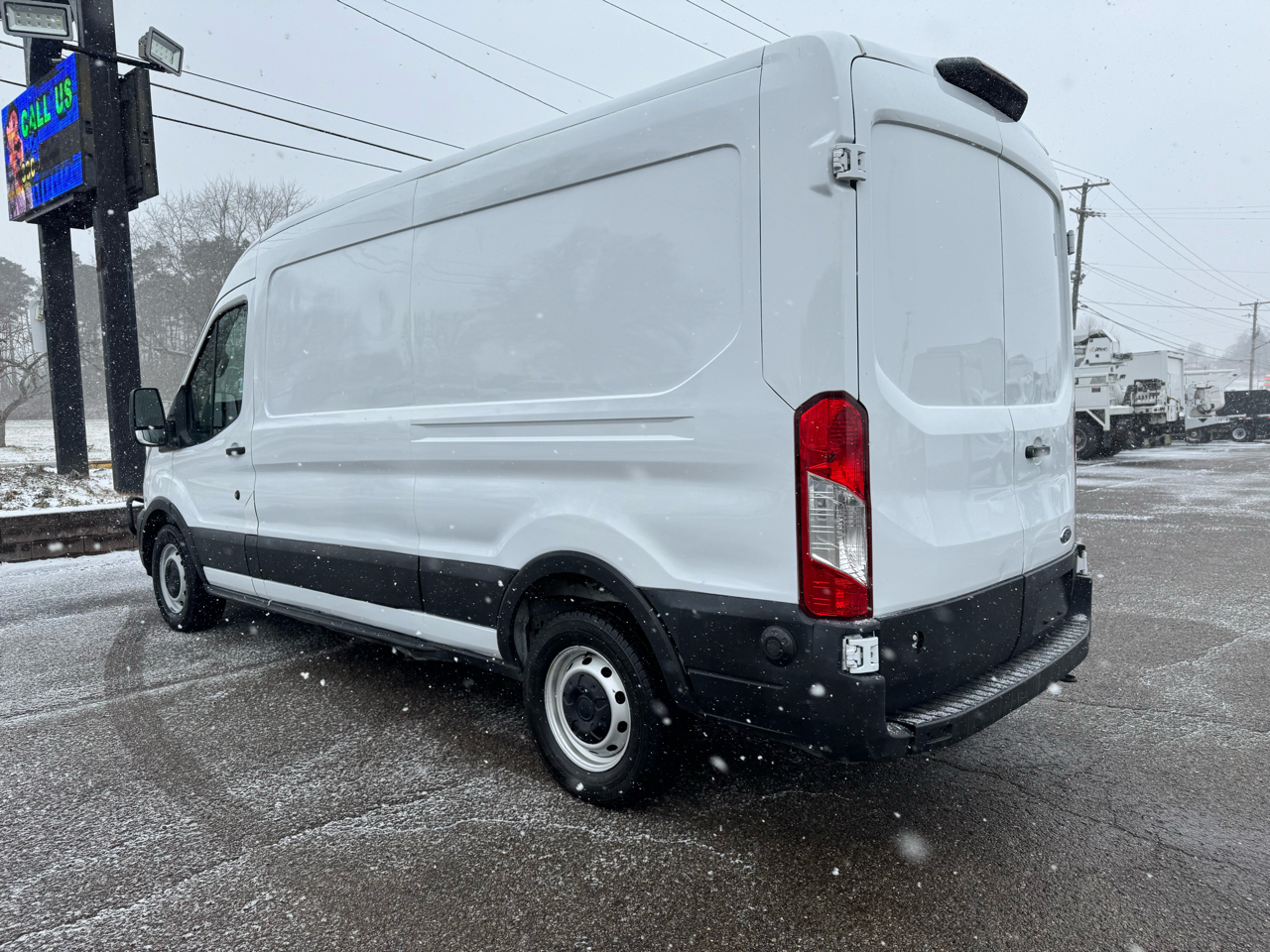 Ford Transit Cargo Van T-250 130" Med Rf 9070 GVWR RWD 2021