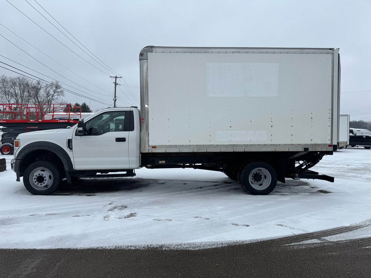 Ford Super Duty F-450 DRW XLT 2WD Reg Cab 145" WB 60" CA 2020