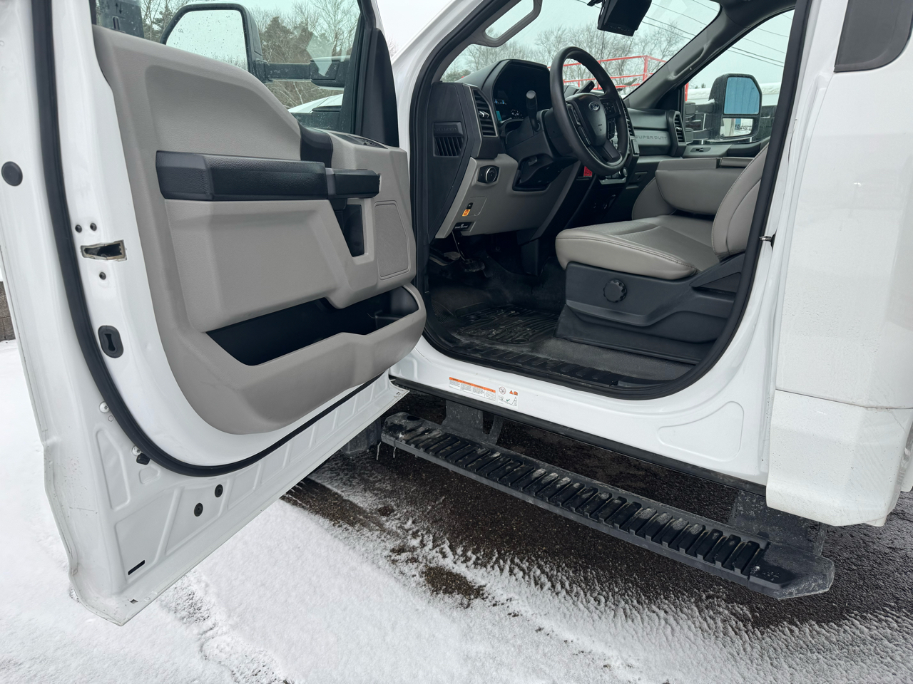 Ford Super Duty F-450 DRW XLT 2WD Reg Cab 145" WB 60" CA 2020