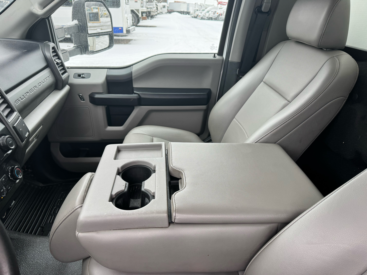 Ford Super Duty F-450 DRW XLT 2WD Reg Cab 145" WB 60" CA 2020