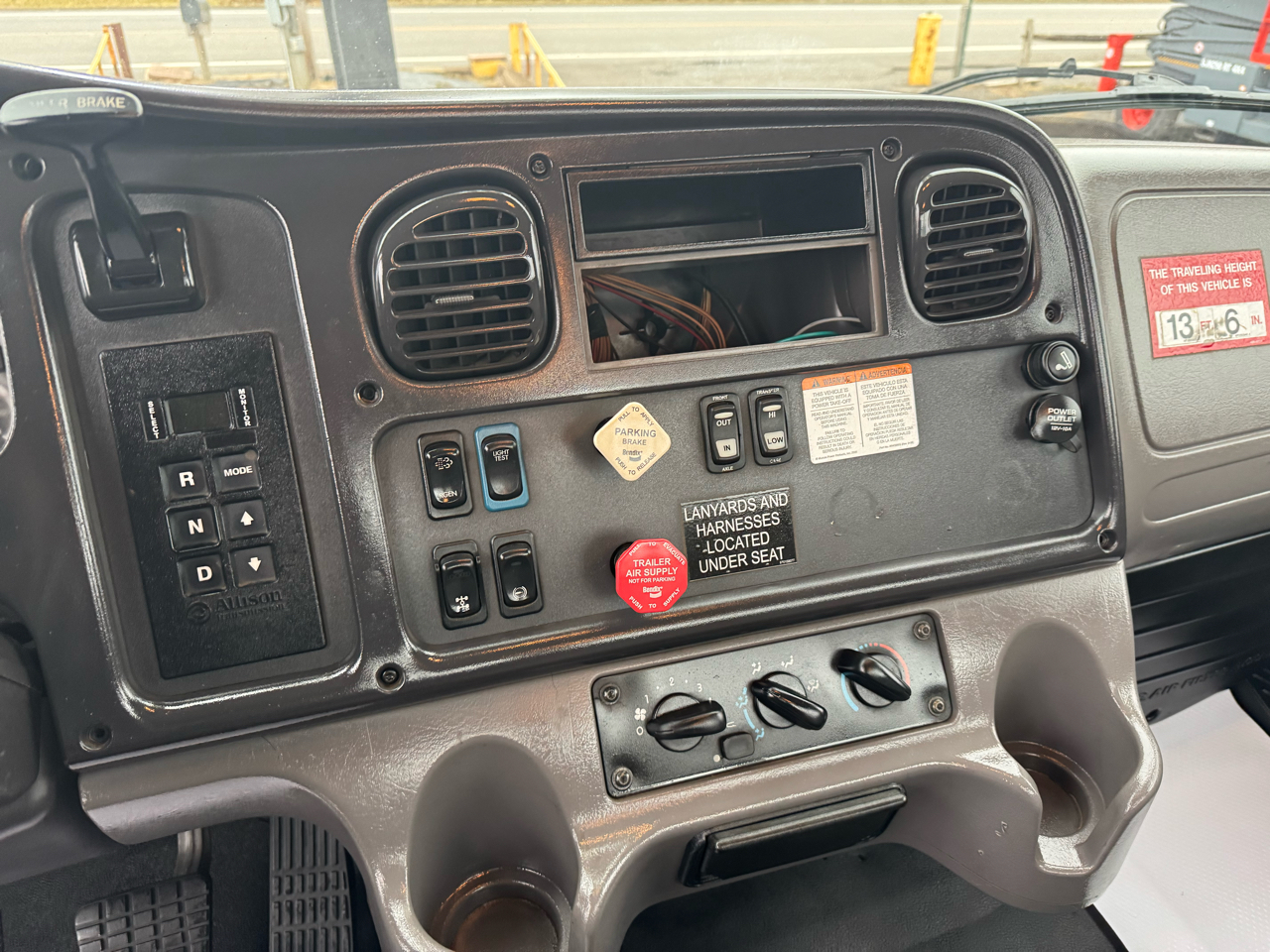 Freightliner M2 106  2014