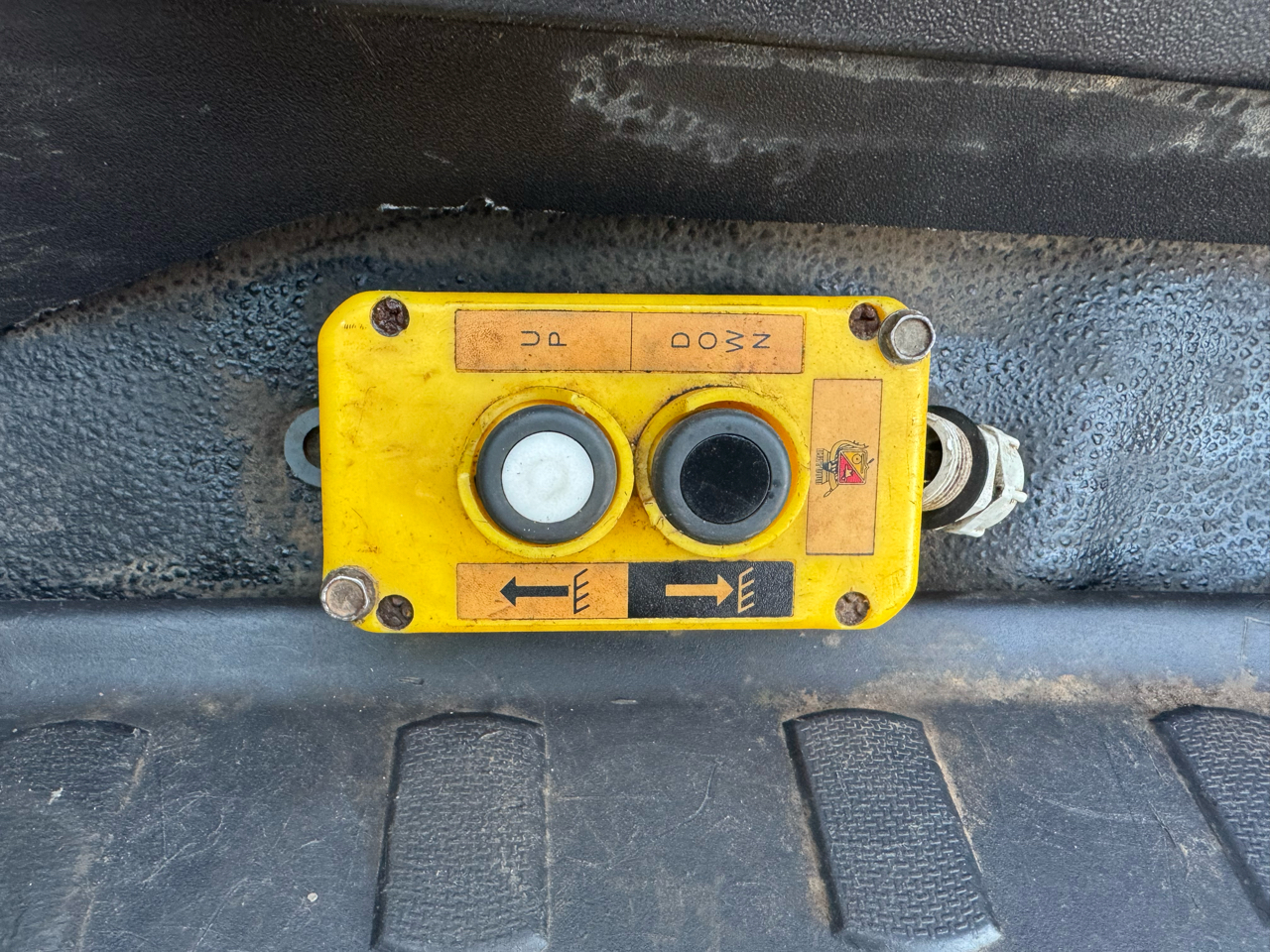 Ford Super Duty F-550 DRW 4WD Crew Cab 176" WB 60" CA Lariat 2015