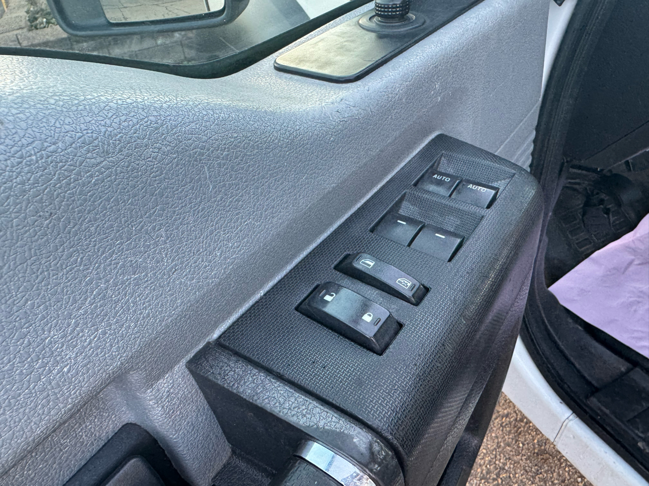 Ford Super Duty F-550 DRW 4WD Crew Cab 176" WB 60" CA Lariat 2015