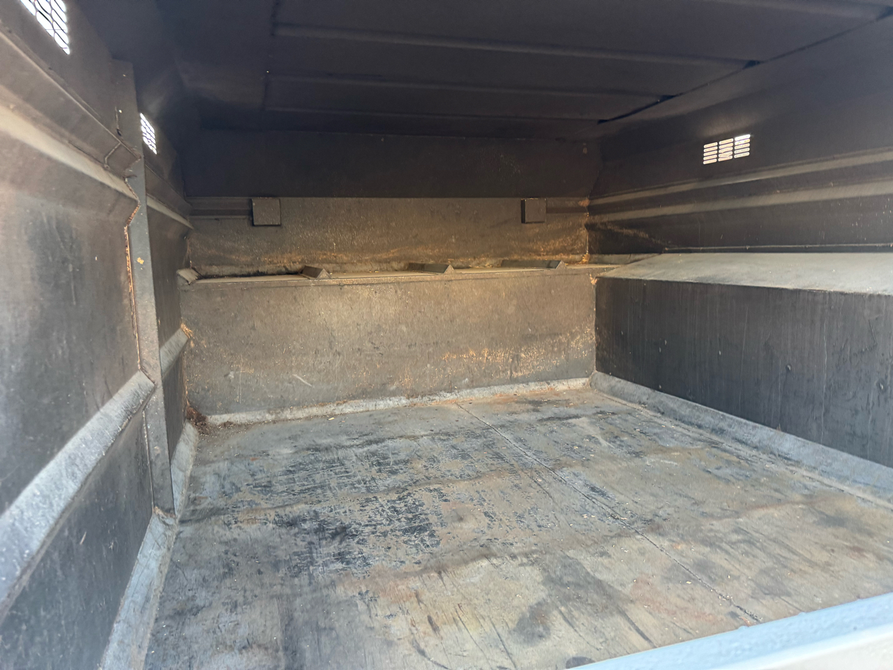 Ford Super Duty F-550 DRW 4WD Crew Cab 176" WB 60" CA Lariat 2015