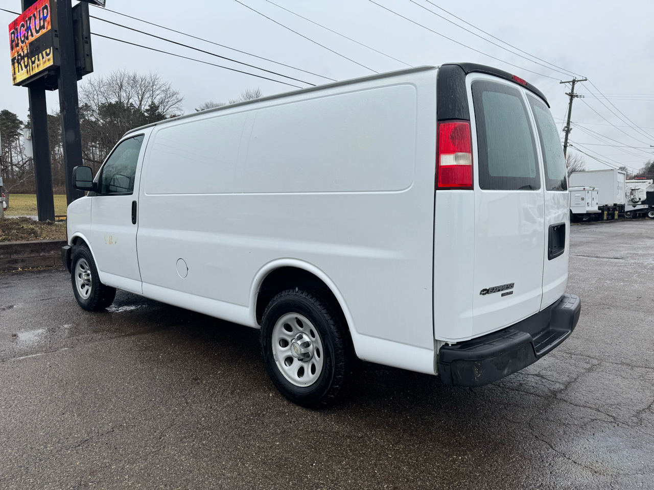 Chevrolet Express Cargo Van RWD 1500 135" 2013