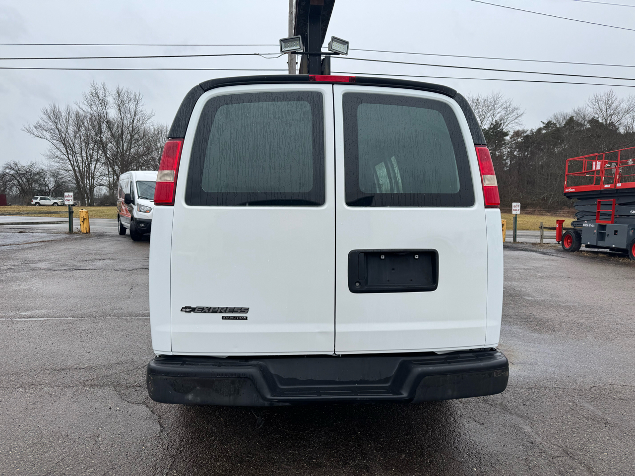 Chevrolet Express Cargo Van RWD 1500 135" 2013