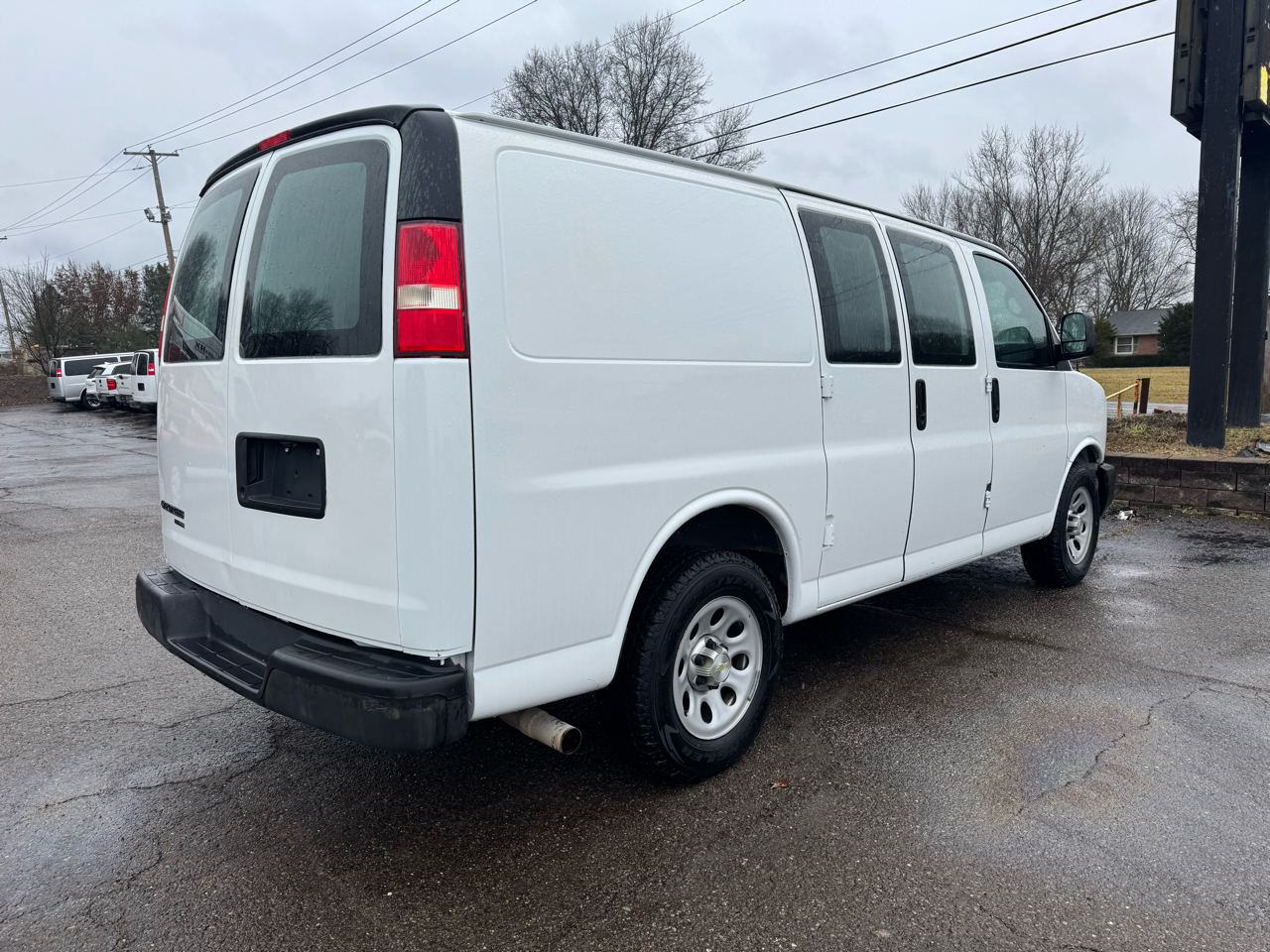 Chevrolet Express Cargo Van RWD 1500 135" 2013