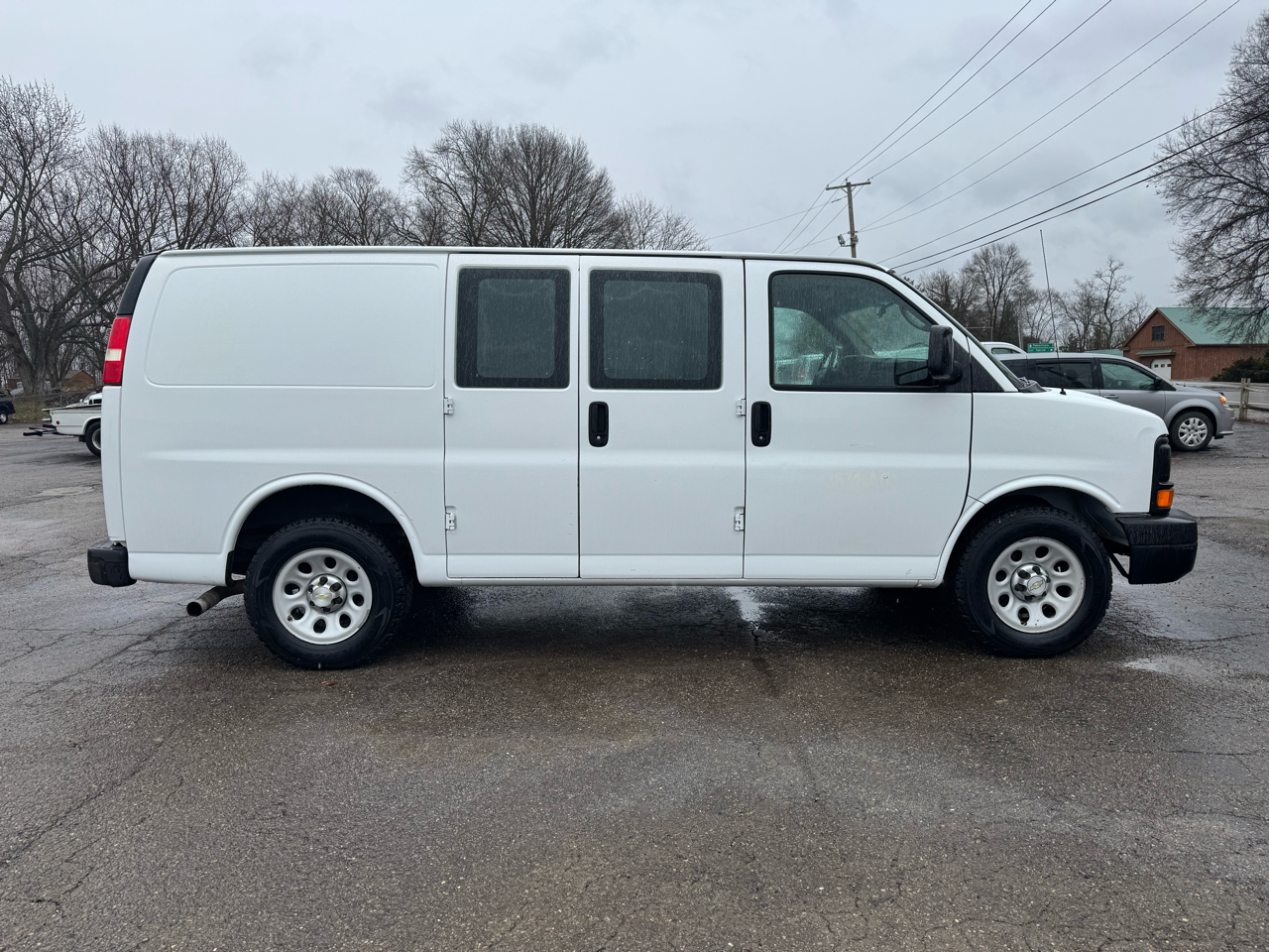 Chevrolet Express Cargo Van RWD 1500 135" 2013