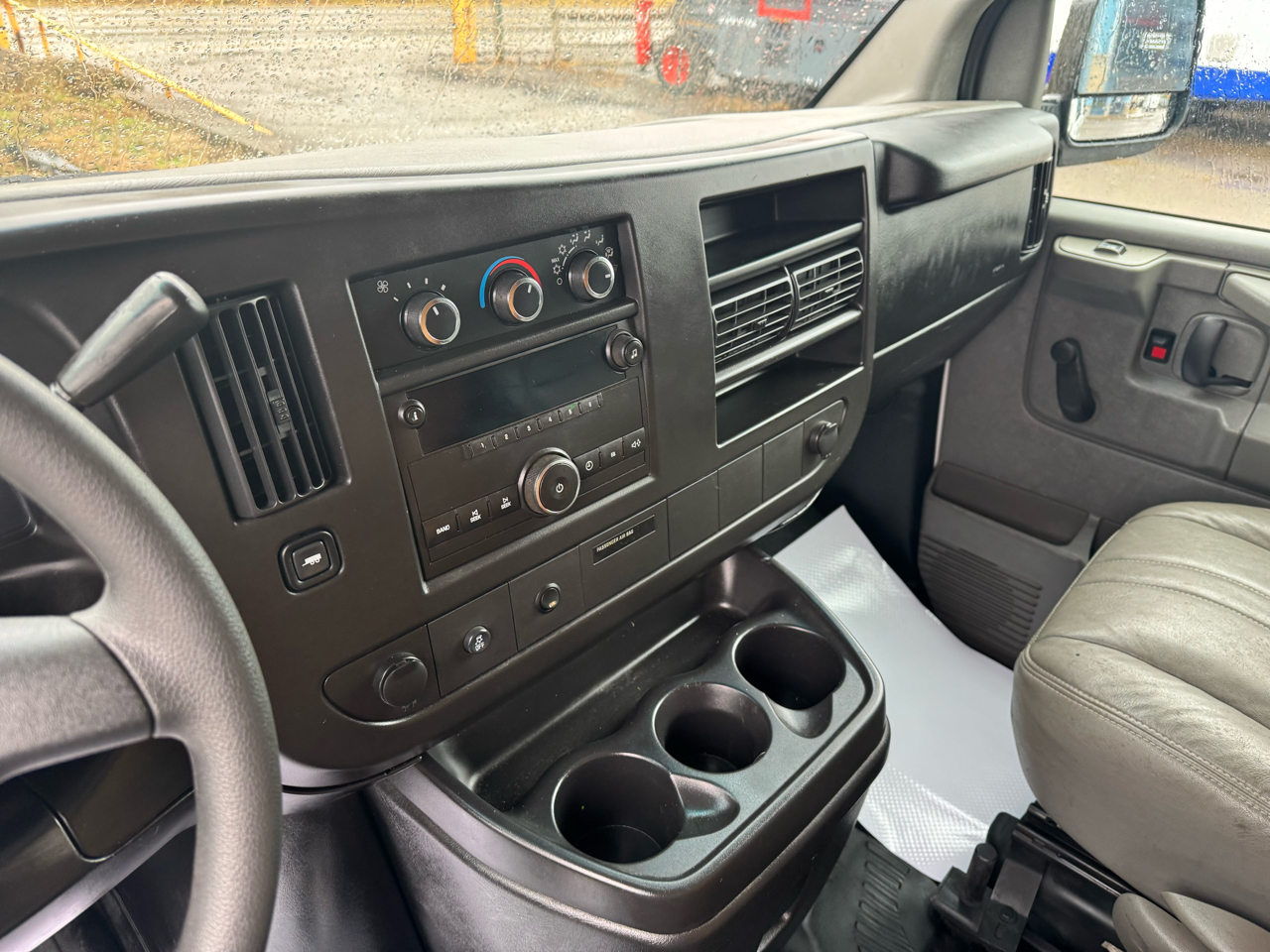 Chevrolet Express Cargo Van RWD 1500 135" 2013