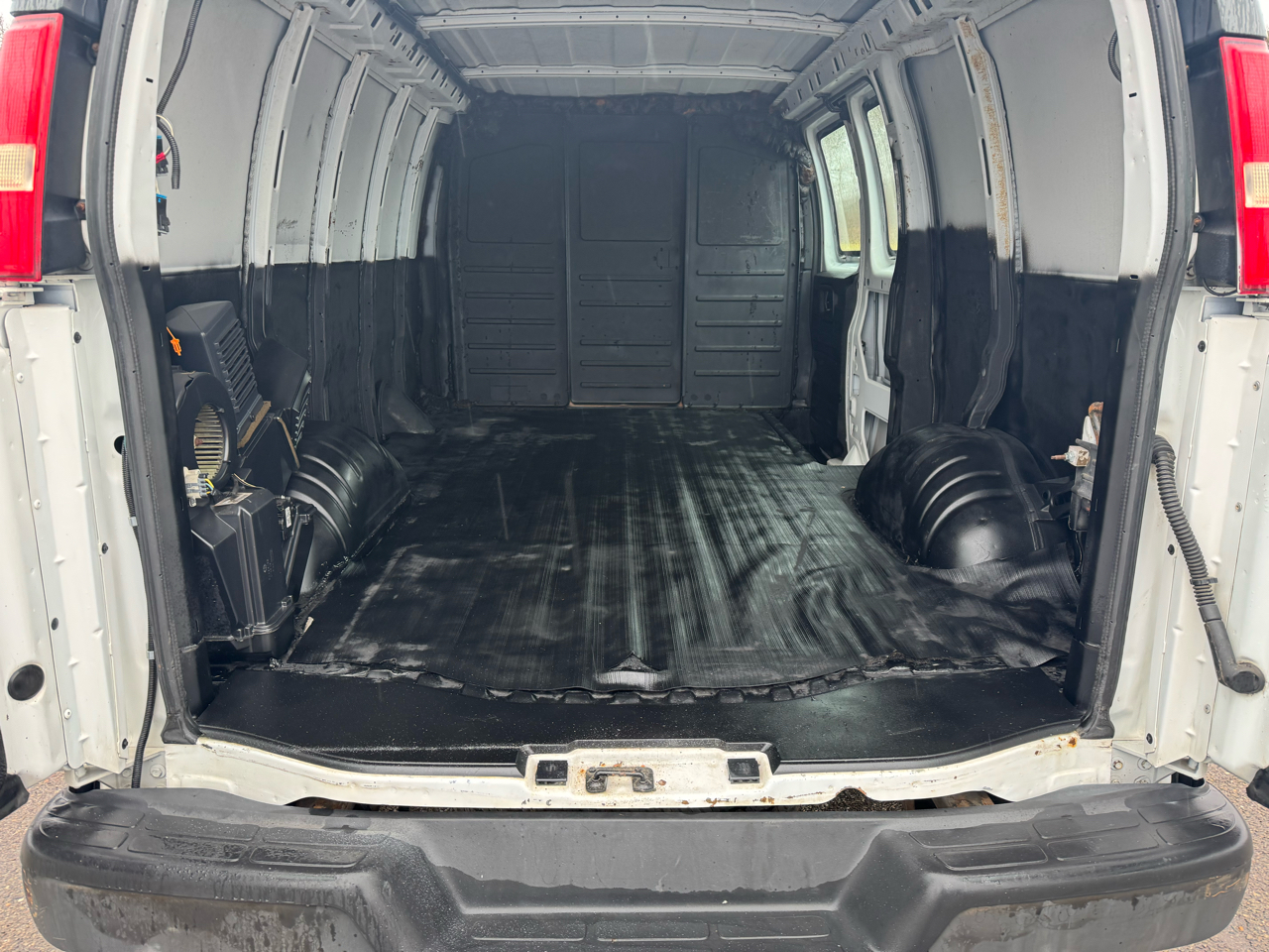 Chevrolet Express Cargo Van RWD 1500 135" 2013