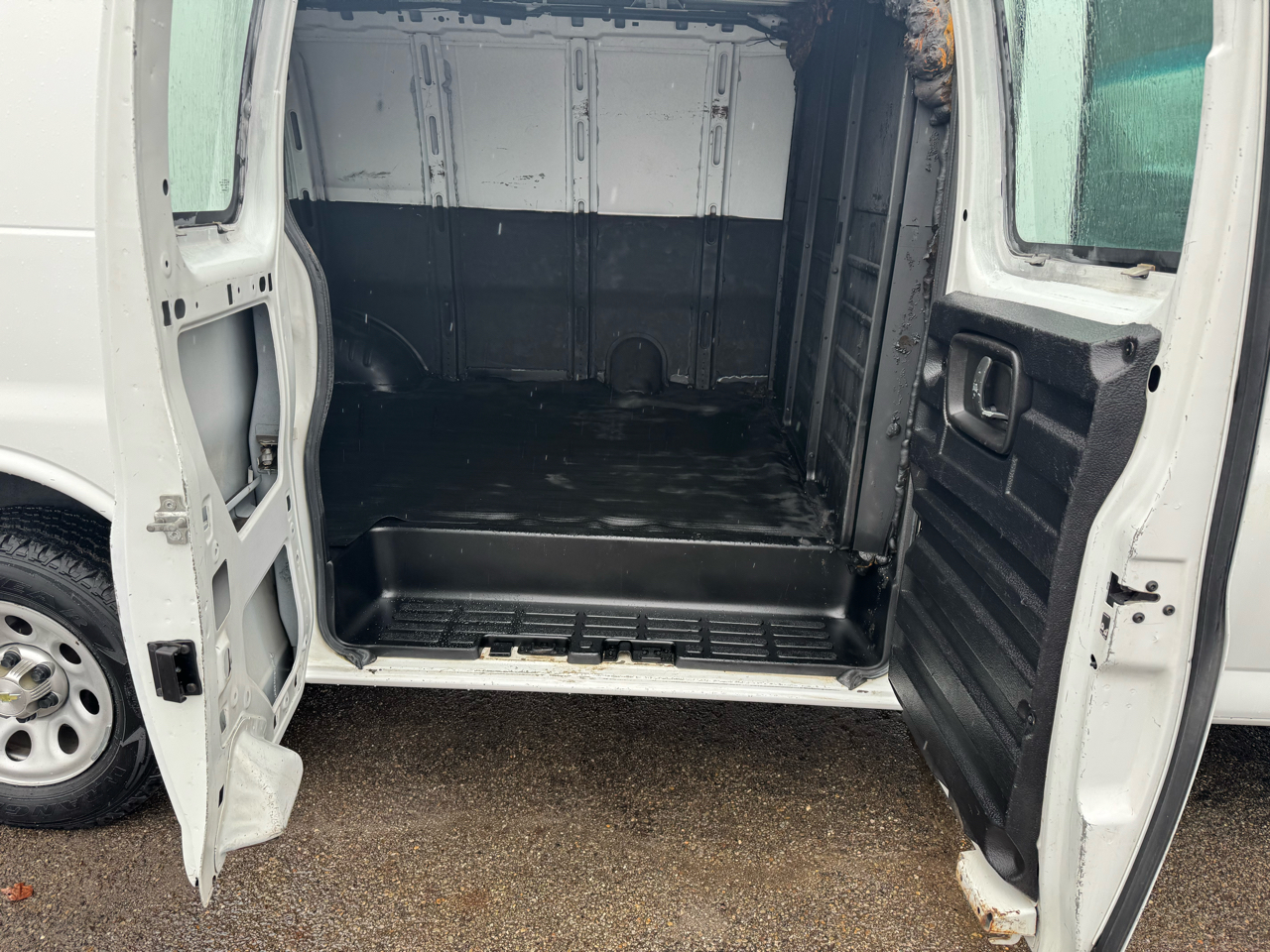 Chevrolet Express Cargo Van RWD 1500 135" 2013
