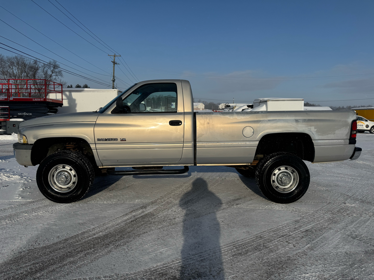 Dodge Ram 2500 2dr Reg Cab 135" WB HD 4WD 2001