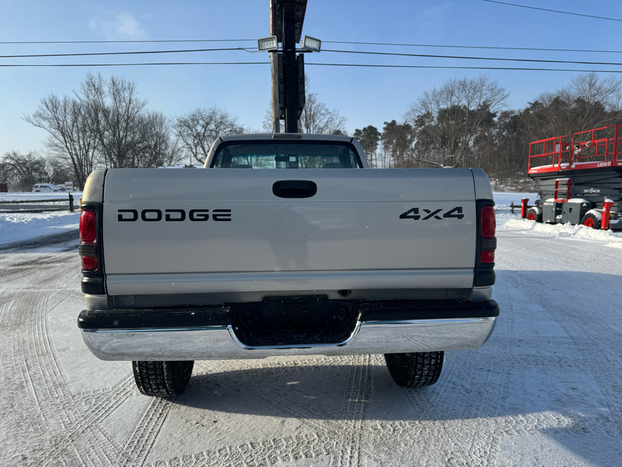 Dodge Ram 2500 2dr Reg Cab 135" WB HD 4WD 2001