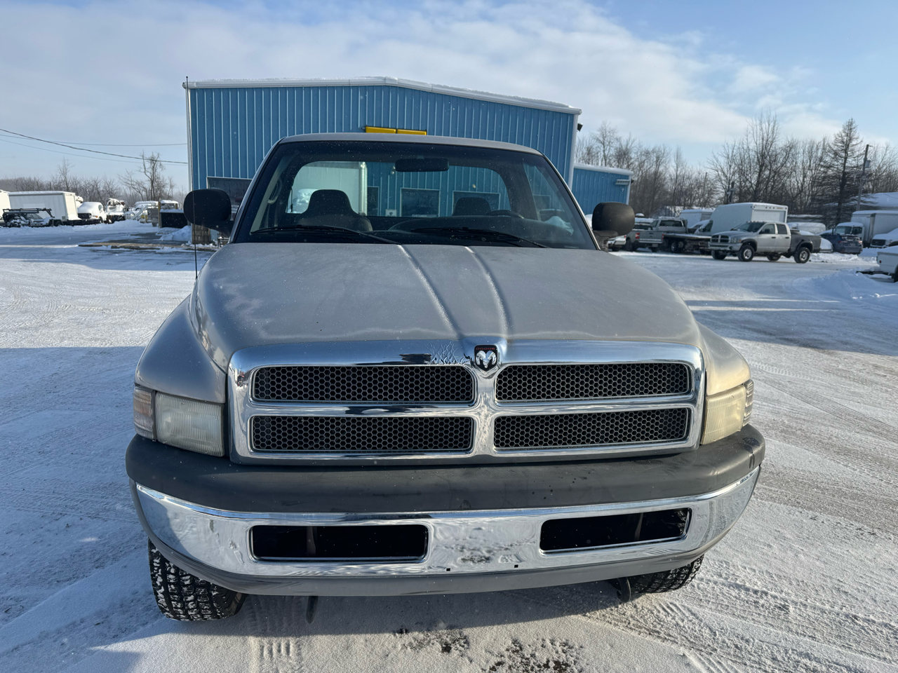 Dodge Ram 2500 2dr Reg Cab 135" WB HD 4WD 2001