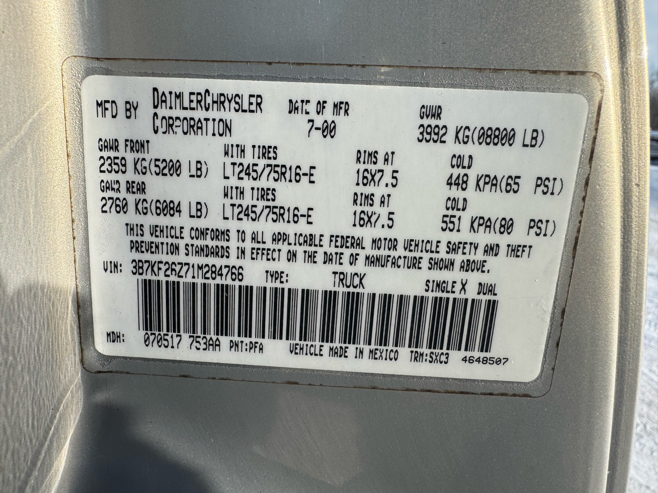 Dodge Ram 2500 2dr Reg Cab 135" WB HD 4WD 2001