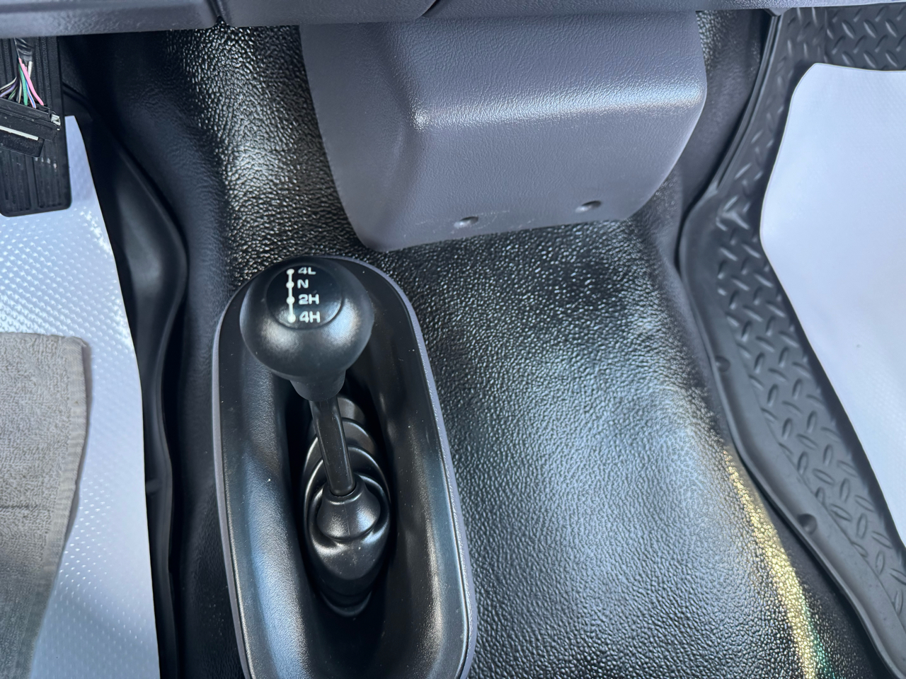 Dodge Ram 2500 2dr Reg Cab 135" WB HD 4WD 2001