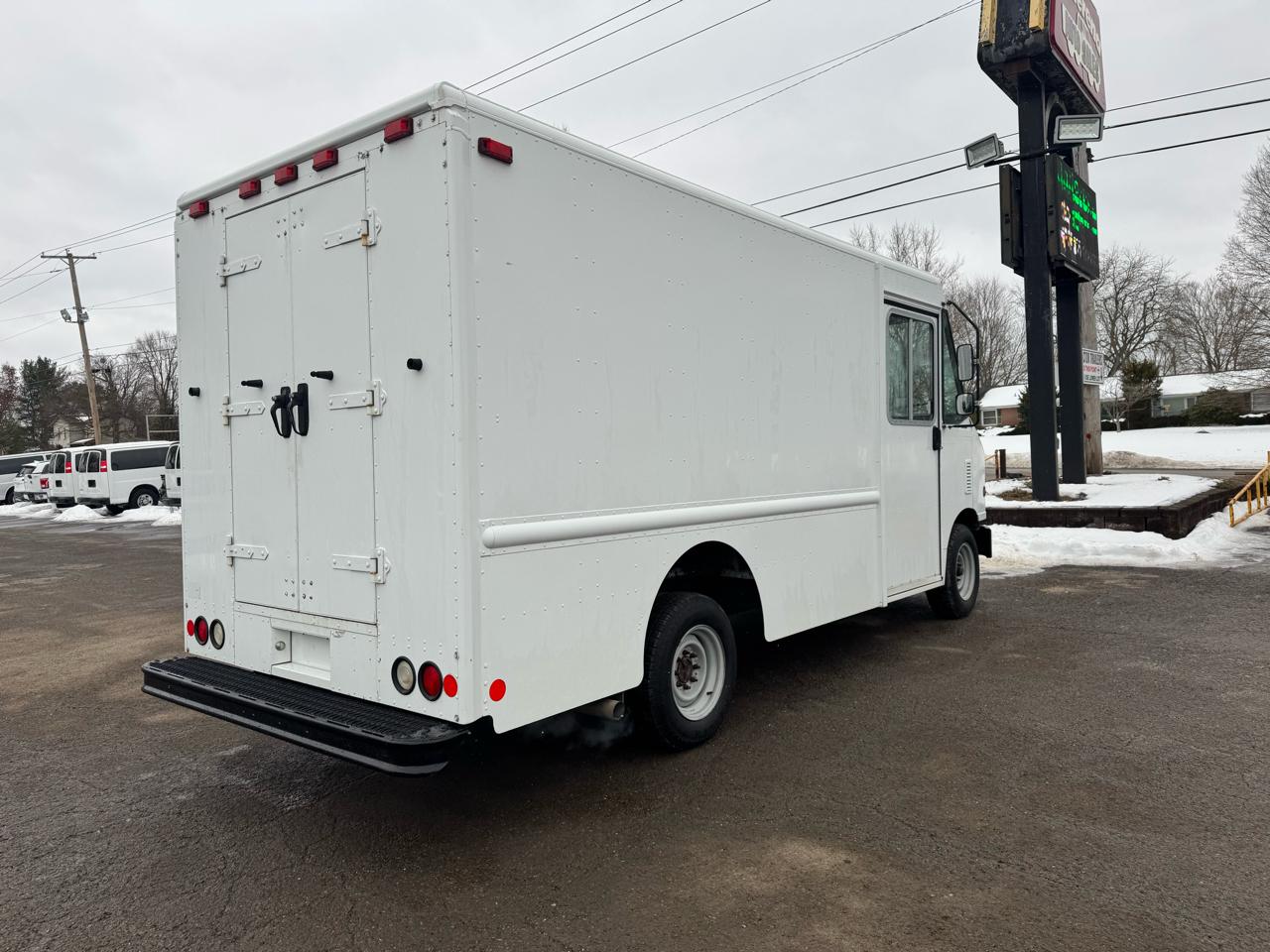 Ford Econoline Commercial Chassis E-350 Stripped Chassis 138" 2011