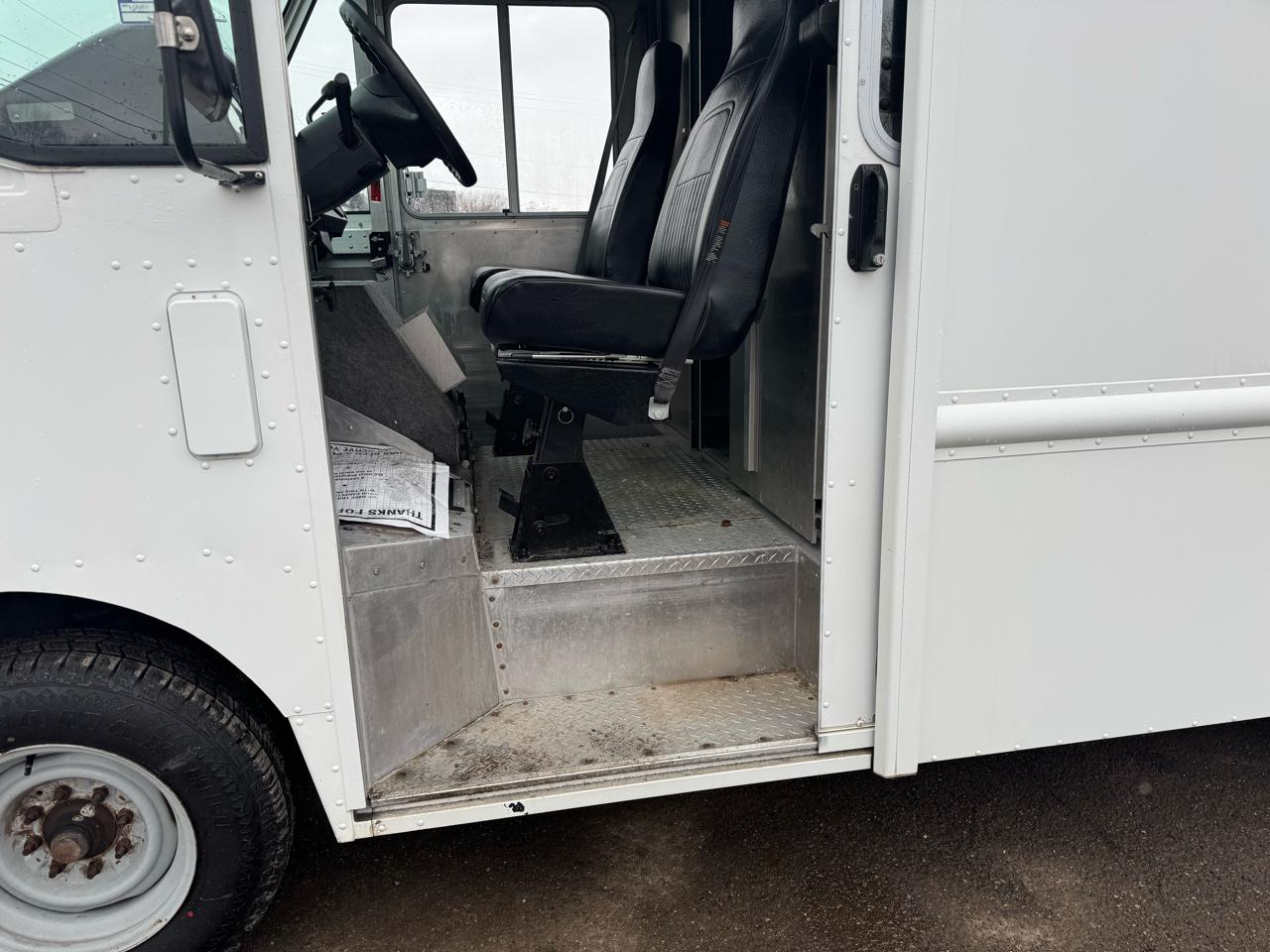 Ford Econoline Commercial Chassis E-350 Stripped Chassis 138" 2011