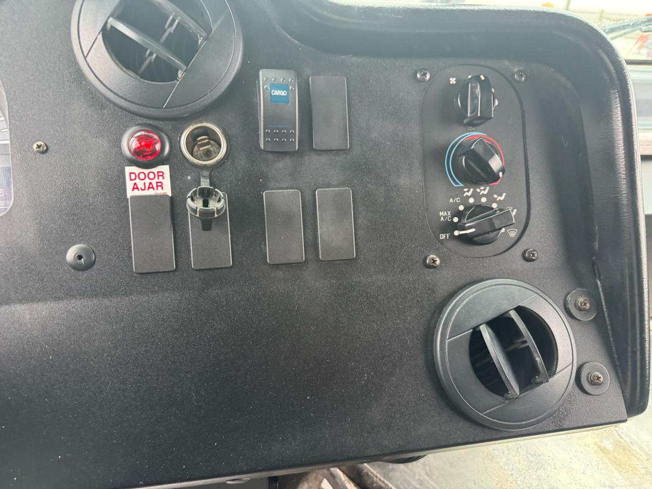 Ford Econoline Commercial Chassis E-350 Stripped Chassis 138" 2011