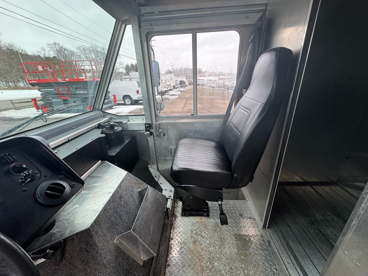 Ford Econoline Commercial Chassis E-350 Stripped Chassis 138" 2011