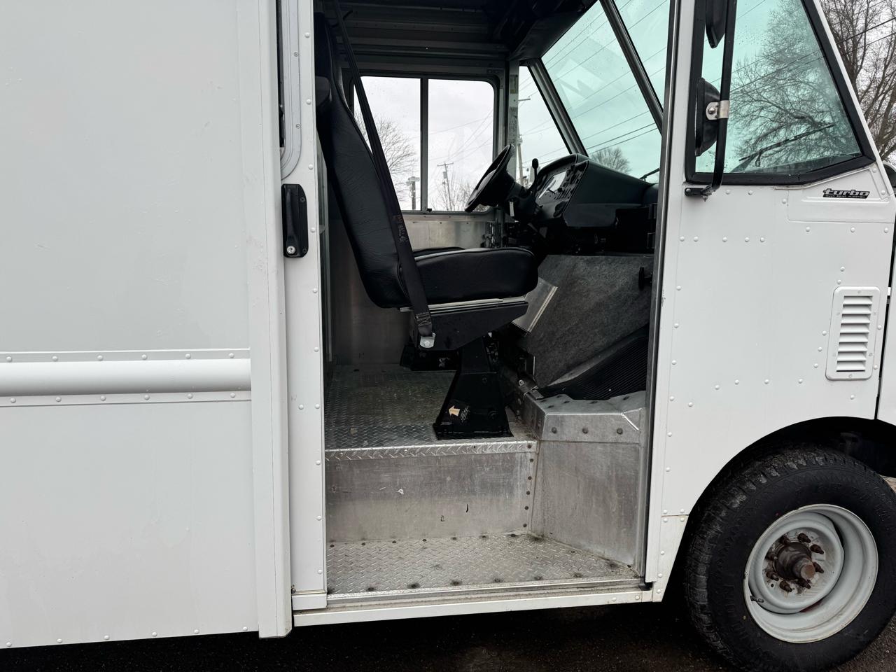 Ford Econoline Commercial Chassis E-350 Stripped Chassis 138" 2011