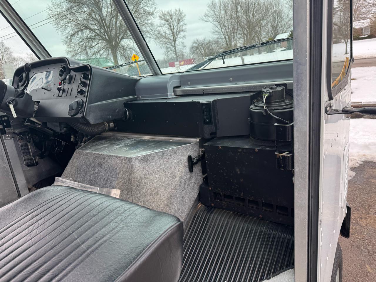 Ford Econoline Commercial Chassis E-350 Stripped Chassis 138" 2011