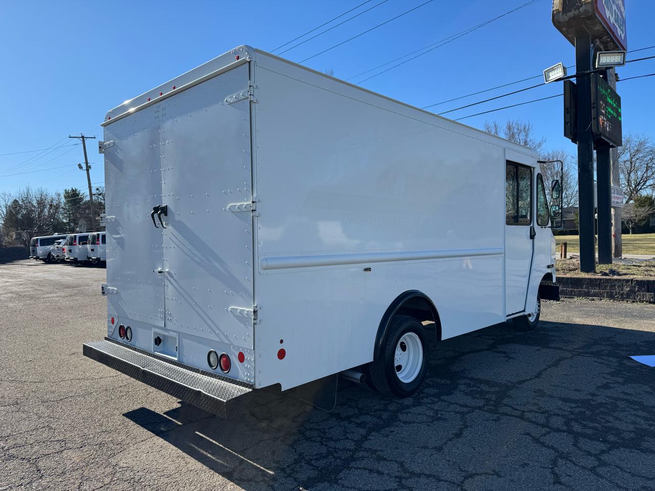 Ford Econoline Commercial Chassis E-350 Stripped Chassis 138" 2014