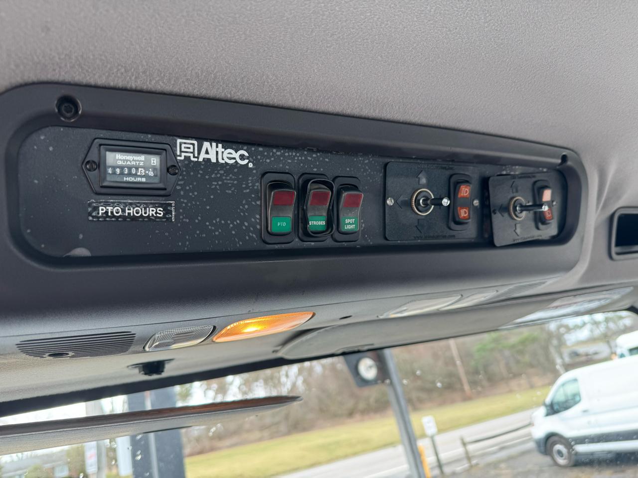 Freightliner M2 106  2012