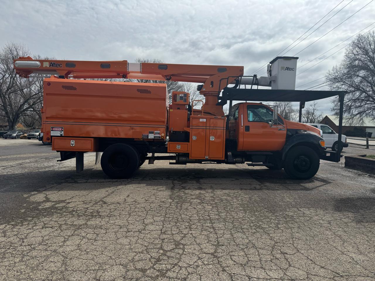 Ford Super Duty F-750 Straight Frame Reg Cab XLT 2013