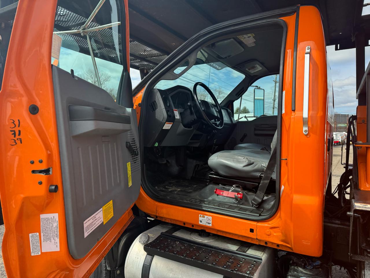 Ford Super Duty F-750 Straight Frame Reg Cab XLT 2013