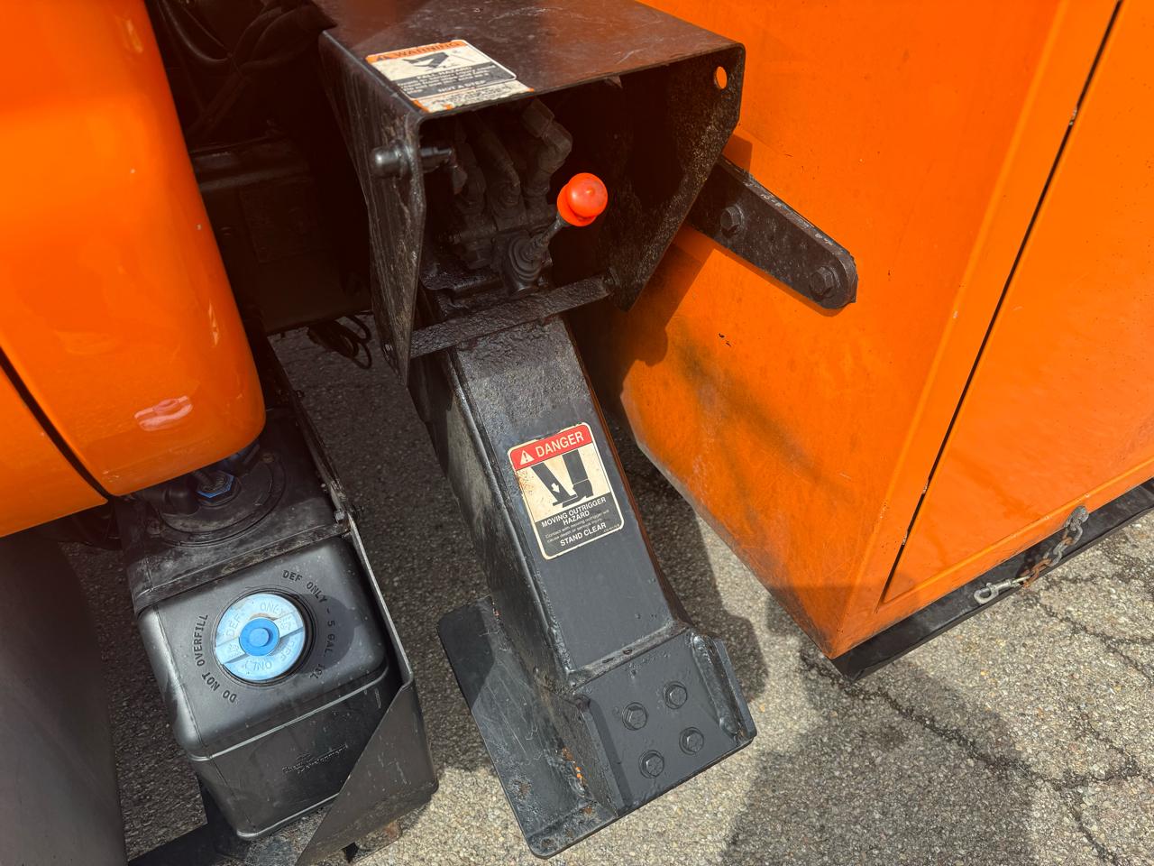 Ford Super Duty F-750 Straight Frame Reg Cab XLT 2013