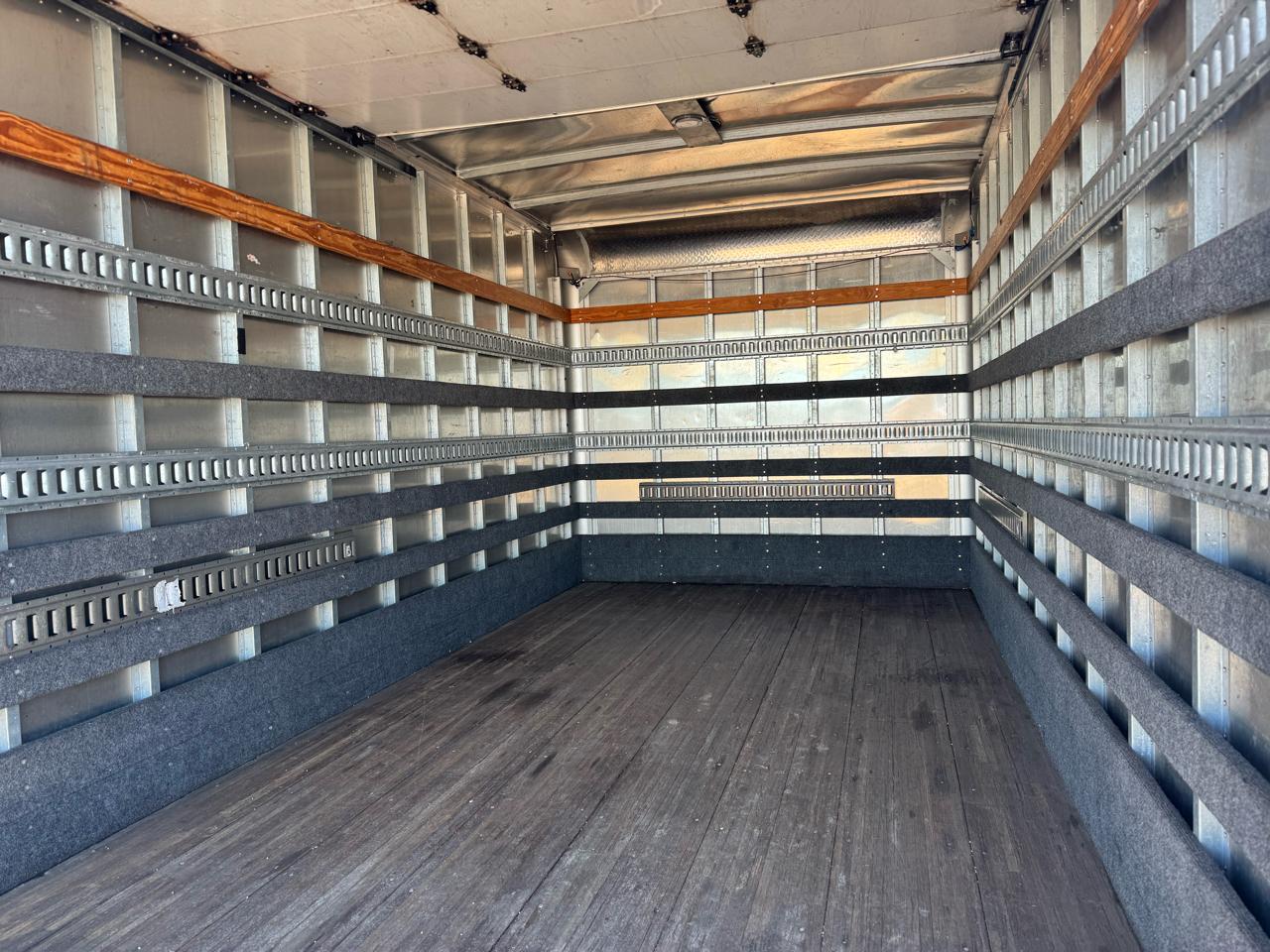 Isuzu NPR 133.7" WB WHITE CAB IBT PWL 2018