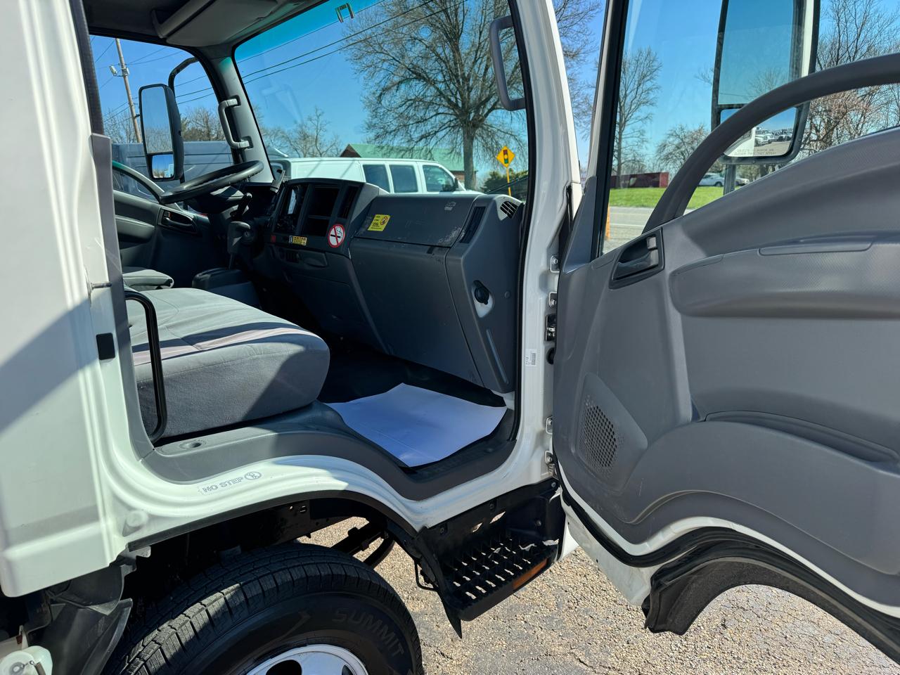 Isuzu NPR 133.7" WB WHITE CAB IBT PWL 2018