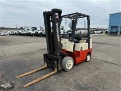 2001 Nissan Forklift 