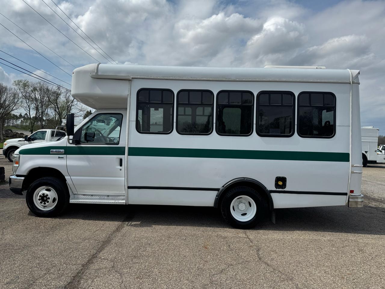Ford Econoline Commercial Cutaway E-350 Super Duty 138" DRW 2015