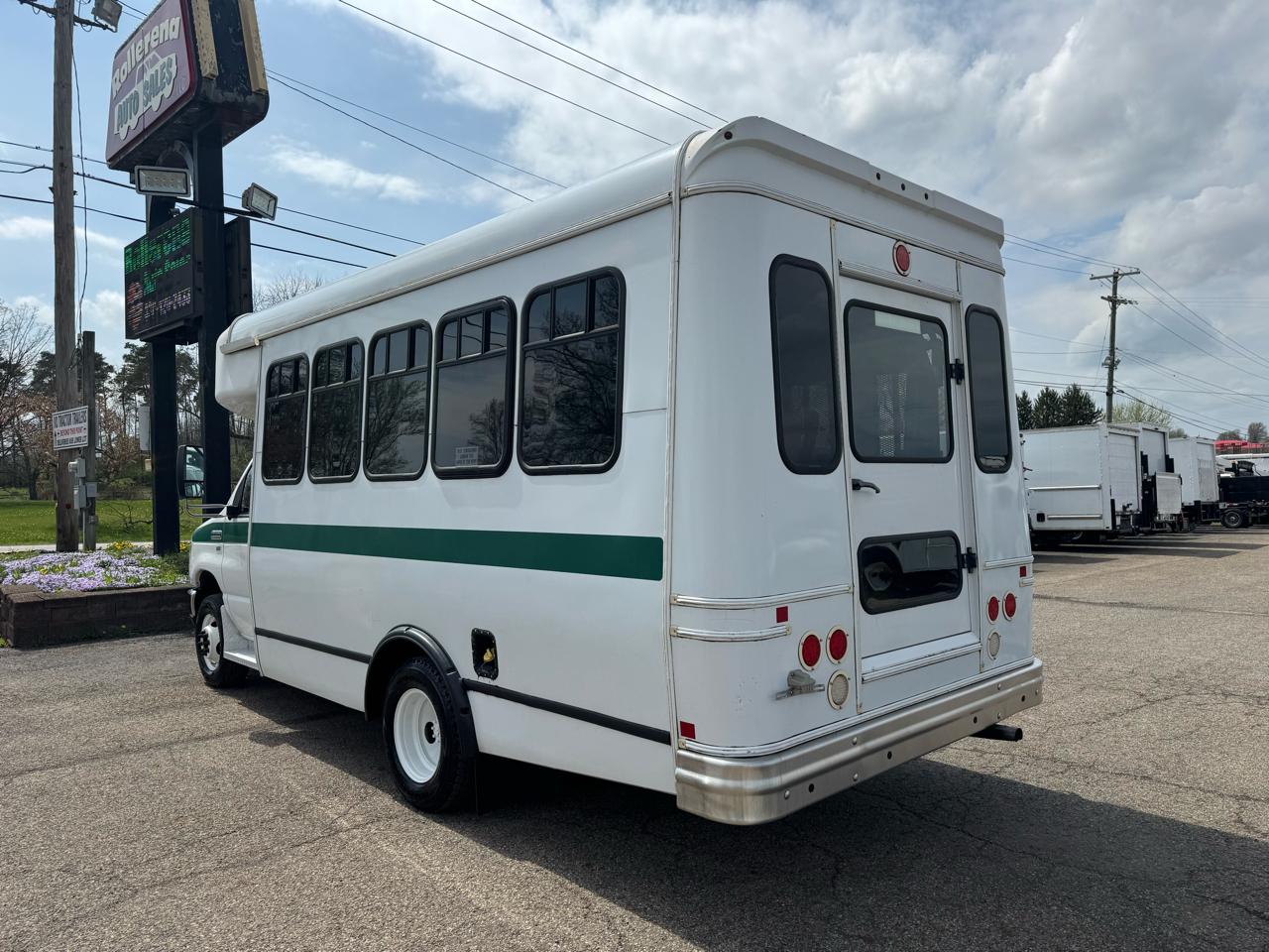 Ford Econoline Commercial Cutaway E-350 Super Duty 138" DRW 2015