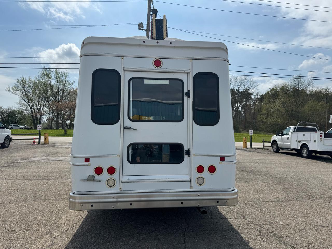 Ford Econoline Commercial Cutaway E-350 Super Duty 138" DRW 2015