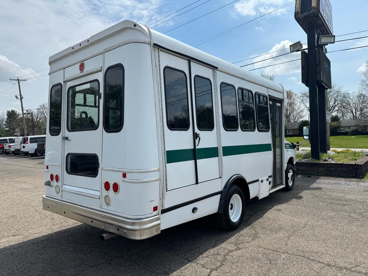 Ford Econoline Commercial Cutaway E-350 Super Duty 138" DRW 2015