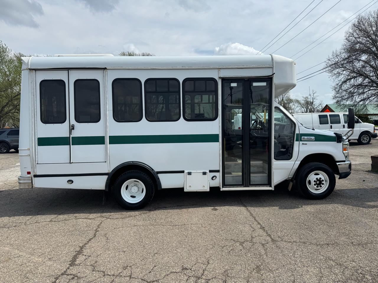 Ford Econoline Commercial Cutaway E-350 Super Duty 138" DRW 2015