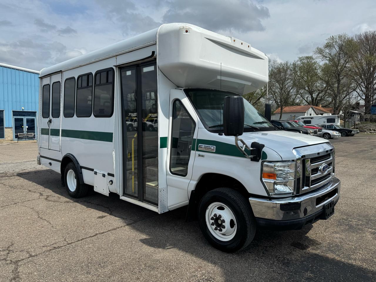 Ford Econoline Commercial Cutaway E-350 Super Duty 138" DRW 2015