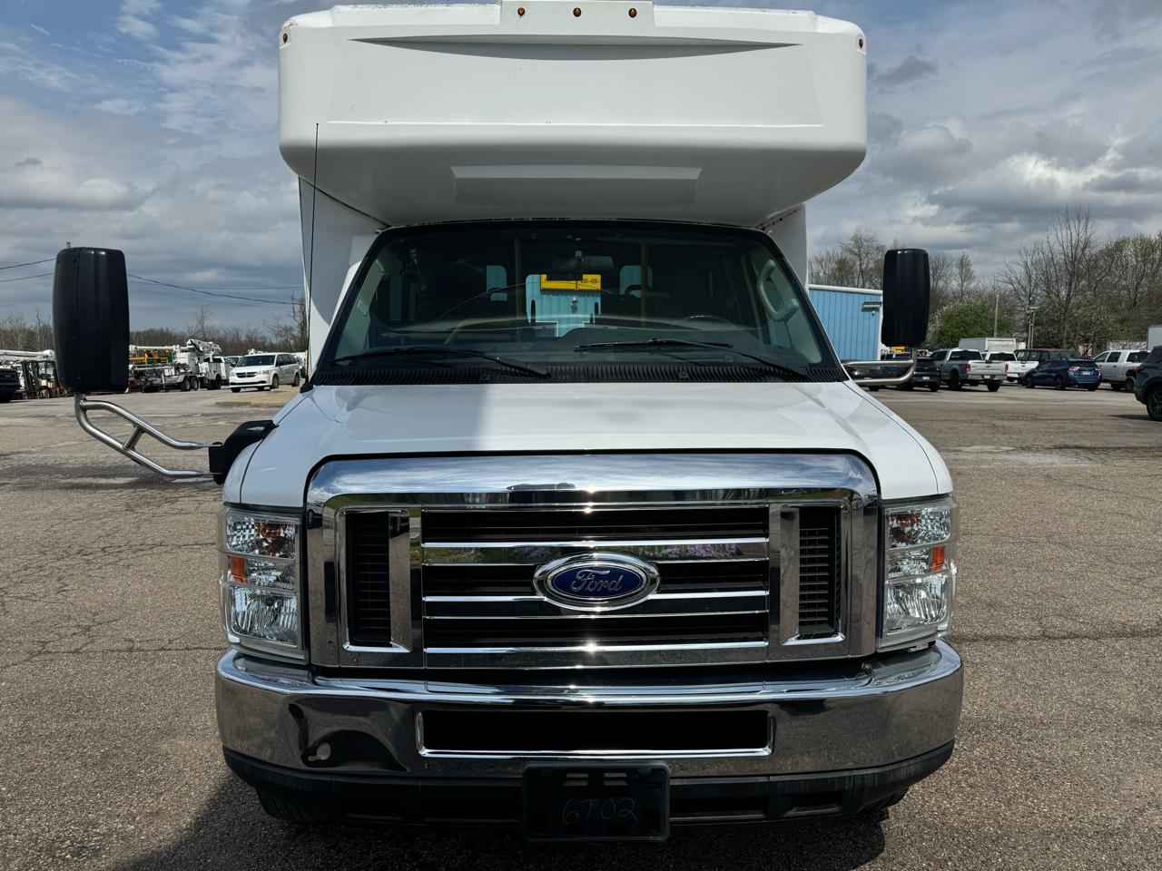 Ford Econoline Commercial Cutaway E-350 Super Duty 138" DRW 2015