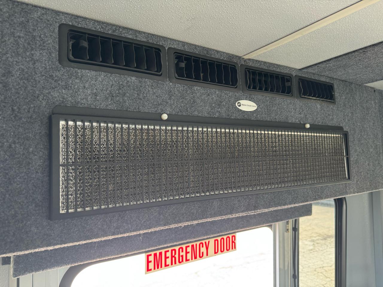 Ford Econoline Commercial Cutaway E-350 Super Duty 138" DRW 2015