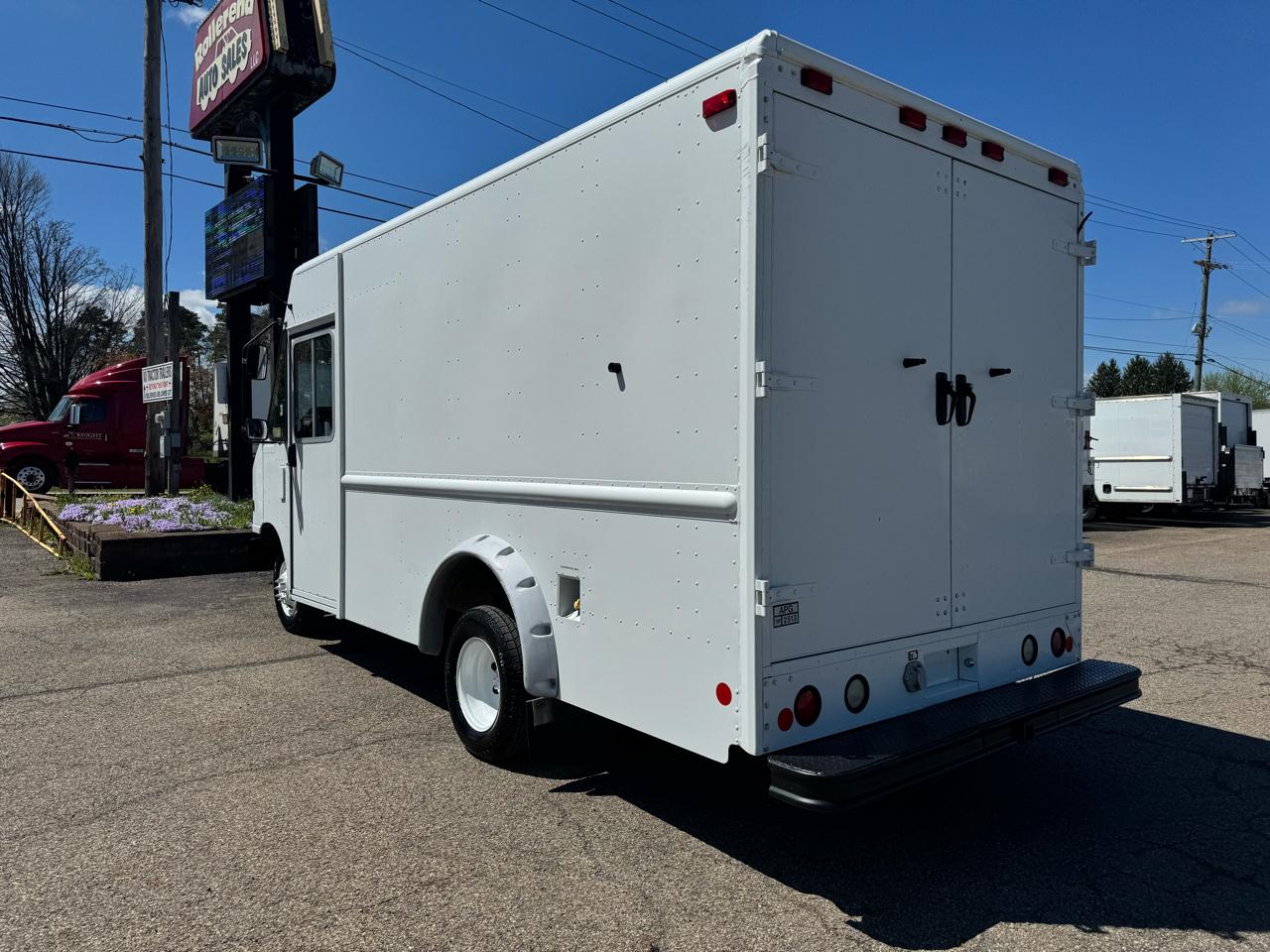 Ford Econoline Commercial Chassis  2012