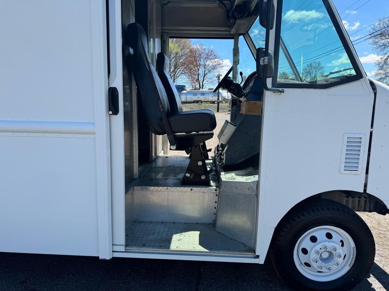 Ford Econoline Commercial Chassis  2012