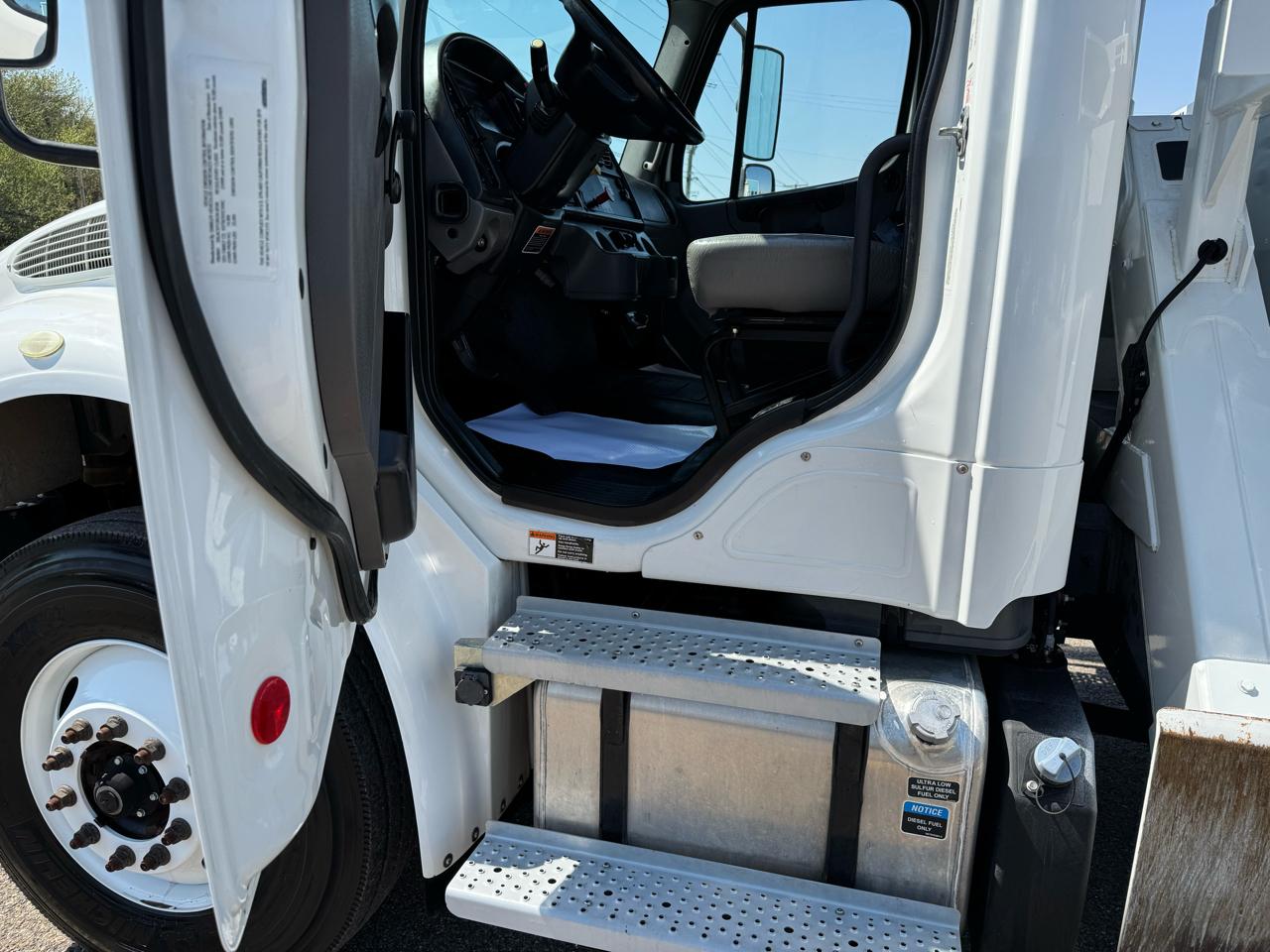Freightliner M2 106  2019
