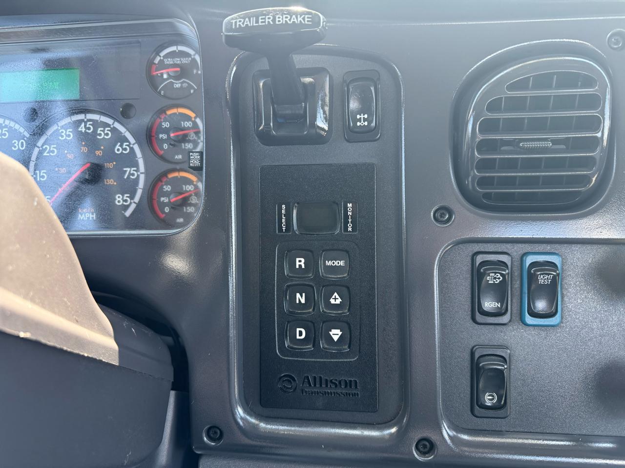 Freightliner M2 106  2019