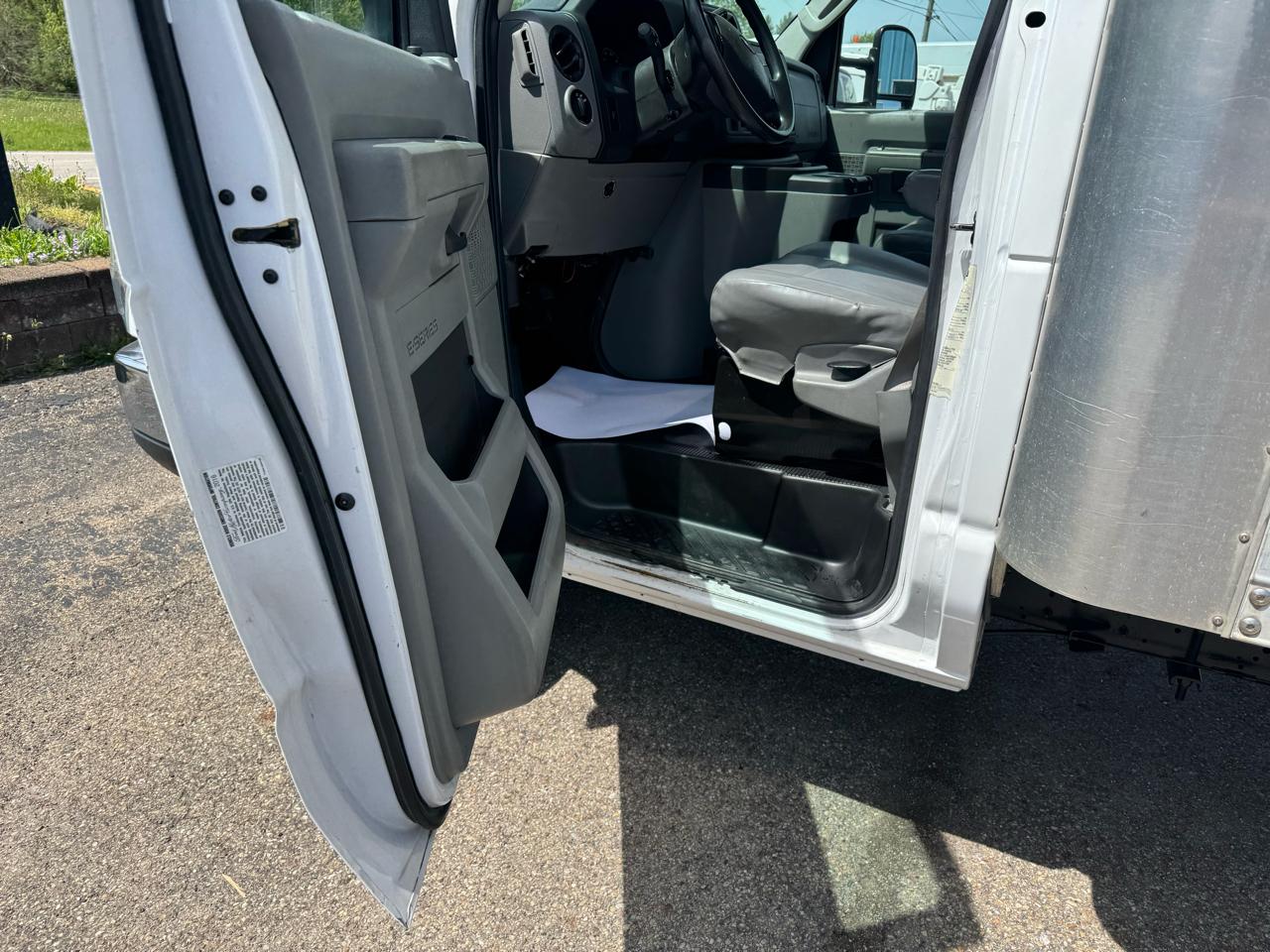 Ford Econoline Commercial Cutaway E-450 Super Duty 176" DRW 2016