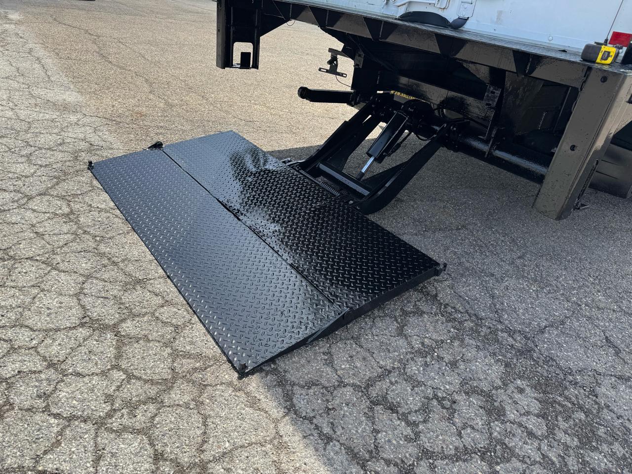 Ford Econoline Commercial Cutaway E-450 Super Duty 176" DRW 2016