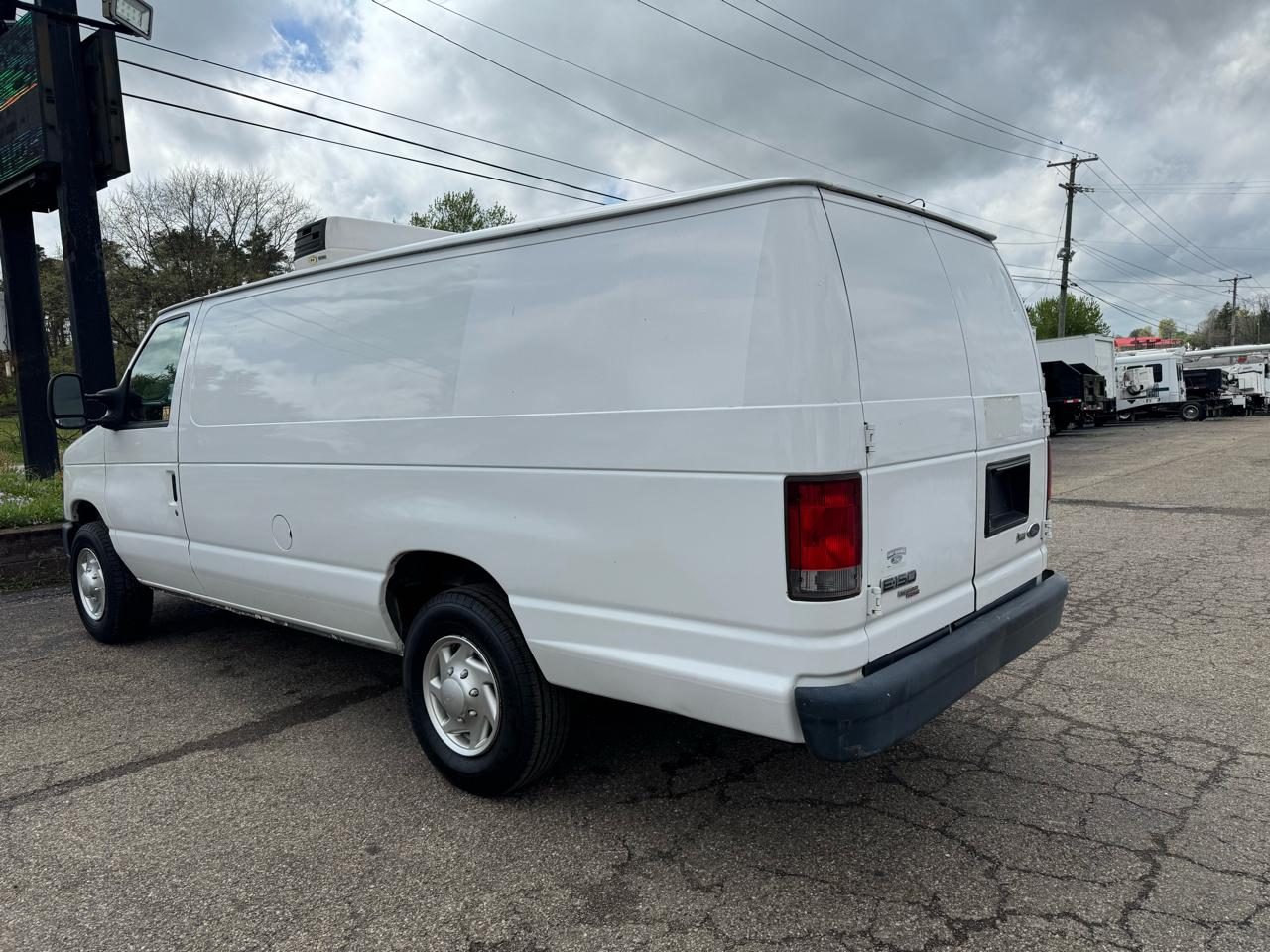 Ford Econoline Cargo Van E-150 Ext Commercial 2014