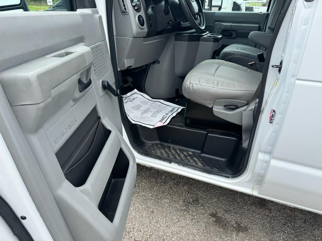 Ford Econoline Cargo Van E-150 Ext Commercial 2014